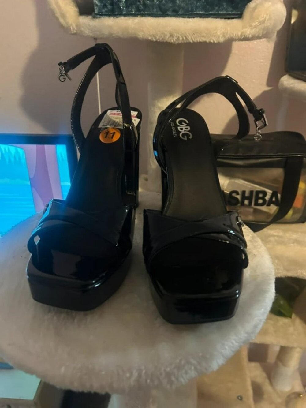 size 11 black pleather pumps